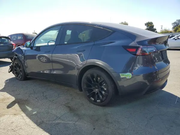 7SAYGDEE5NF352125 2022 TESLA MODEL Y - Image 2