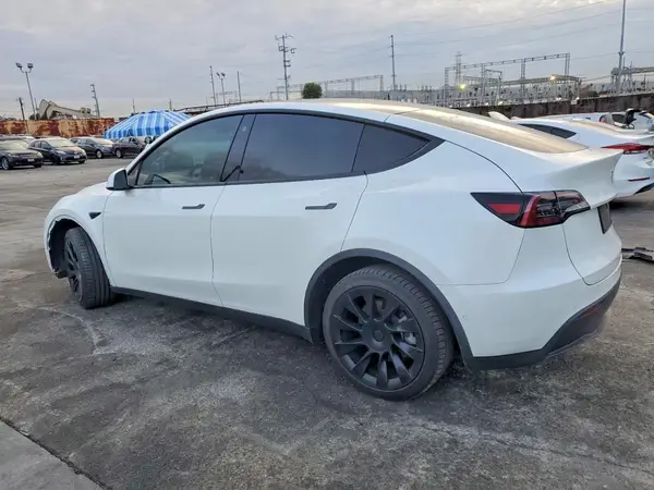 7SAYGDEE5NF364906 2022 TESLA MODEL Y - Image 2