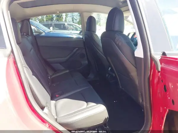 7SAYGDEE5NF365697 2022 TESLA MODEL Y - Image 8