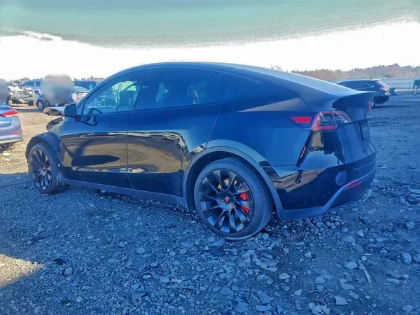 7SAYGDEE5NF370138 2022 TESLA MODEL Y - Image 2