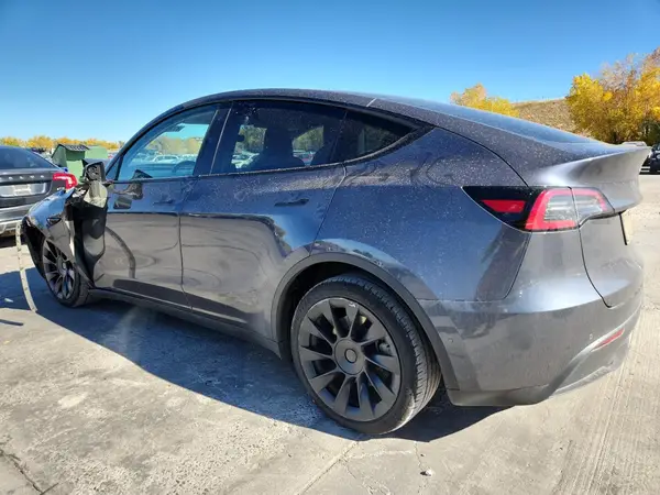 7SAYGDEE5NF373380 2022 TESLA MODEL Y - Image 2