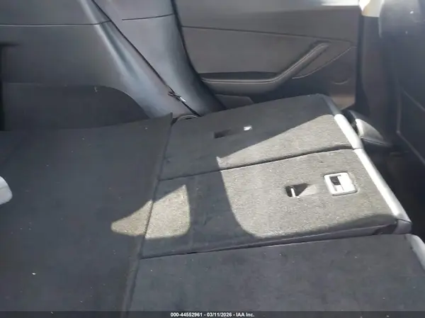 7SAYGDEE5NF385805 2022 TESLA MODEL Y - Image 8