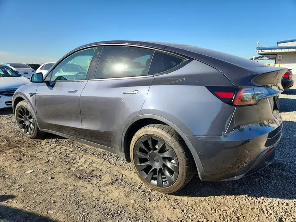 7SAYGDEE5NF386114 2022 TESLA MODEL Y - Image 2