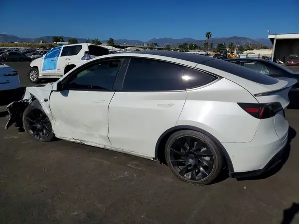 7SAYGDEE5NF386646 2022 TESLA MODEL Y - Image 2