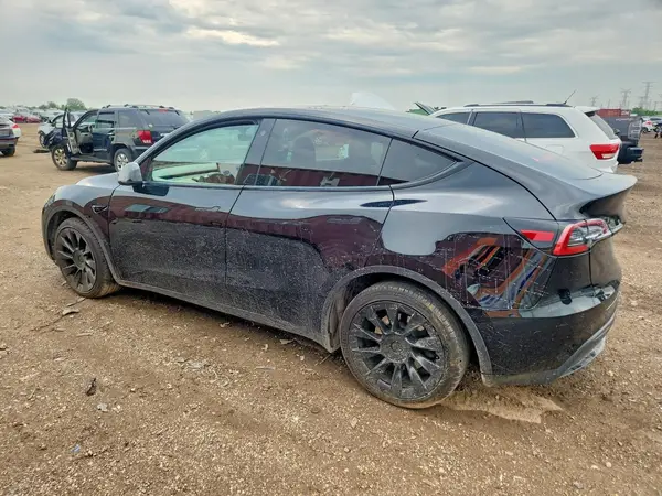 7SAYGDEE5NF387201 2022 TESLA MODEL Y - Image 2
