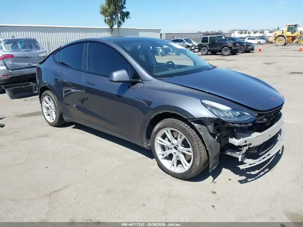 7SAYGDEE5NF389370 2022 TESLA MODEL Y - Image 1