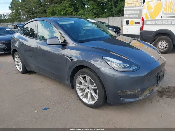 7SAYGDEE5NF398442 2022 TESLA MODEL Y - Image 1