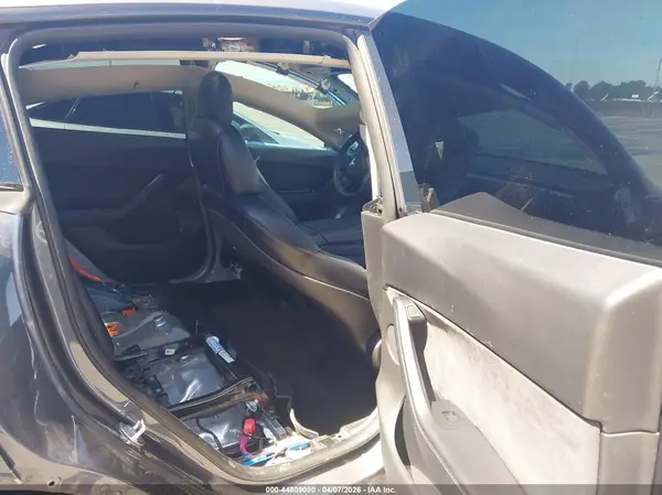 7SAYGDEE5NF403168 2022 TESLA MODEL Y - Image 8