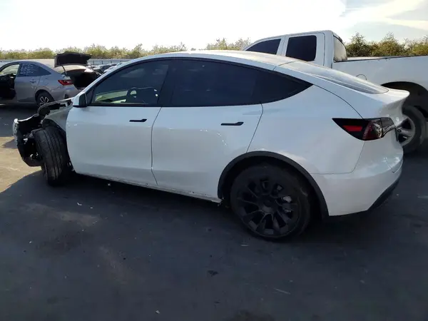 7SAYGDEE5NF403588 2022 TESLA MODEL Y - Image 2