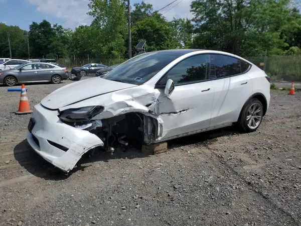 7SAYGDEE5NF435411 2022 TESLA MODEL Y - Image 1