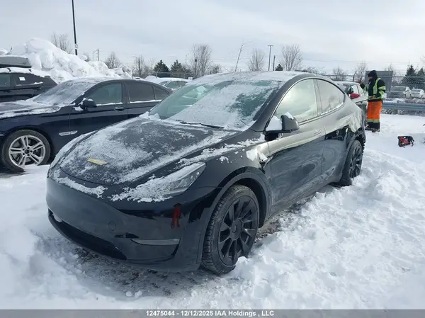 7SAYGDEE5NF438230 2022 TESLA MODEL Y - Image 2