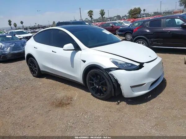 7SAYGDEE5NF439765 2022 TESLA MODEL Y - Image 1
