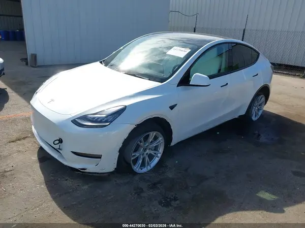 7SAYGDEE5NF440060 2022 TESLA MODEL Y - Image 2