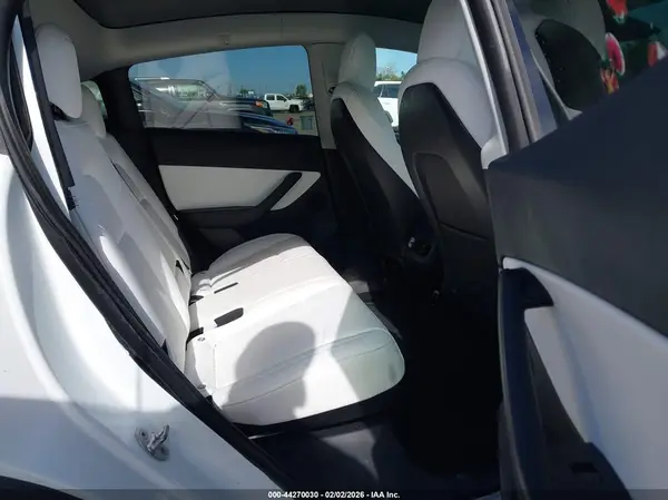 7SAYGDEE5NF440060 2022 TESLA MODEL Y - Image 8