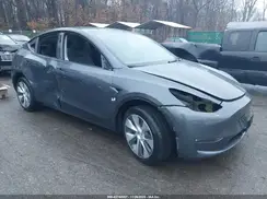 7SAYGDEE5NF442598 2022 TESLA MODEL Y