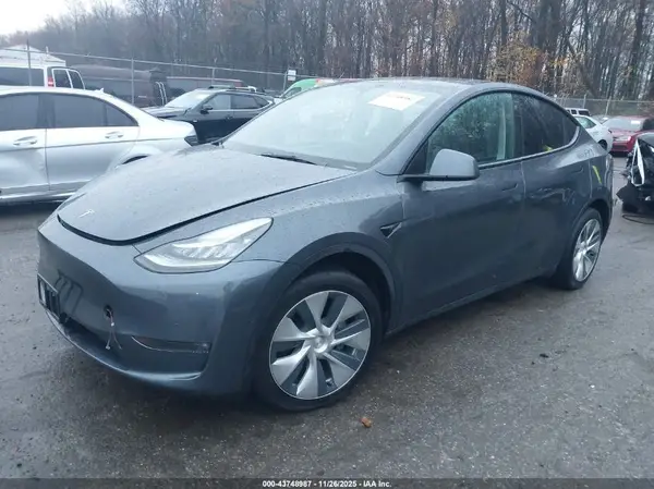 7SAYGDEE5NF442598 2022 TESLA MODEL Y - Image 2