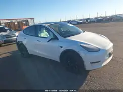 7SAYGDEE5NF458073 2022 TESLA MODEL Y