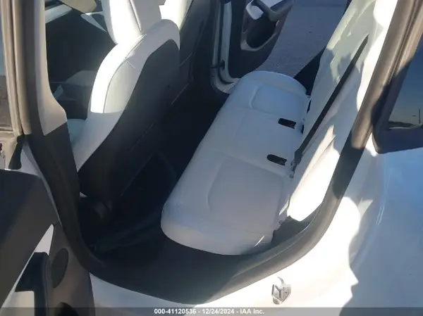 7SAYGDEE5NF458073 2022 TESLA MODEL Y - Image 8