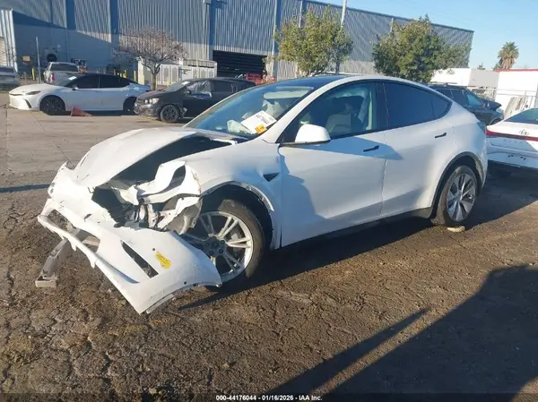7SAYGDEE5NF487380 2022 TESLA MODEL Y - Image 2