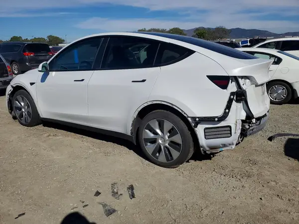 7SAYGDEE5NF493096 2022 TESLA MODEL Y - Image 2
