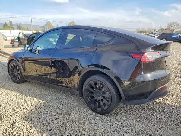 7SAYGDEE5NF519521 2022 TESLA MODEL Y - Image 2