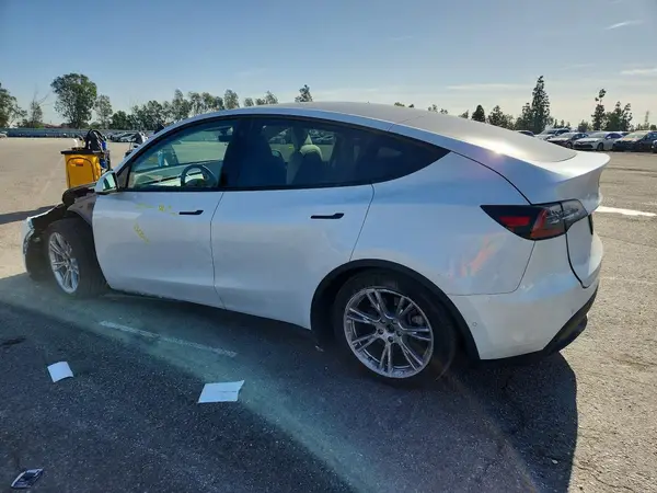7SAYGDEE5NF554303 2022 TESLA MODEL Y - Image 2