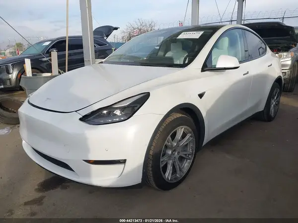 7SAYGDEE5NF556083 2022 TESLA MODEL Y - Image 2
