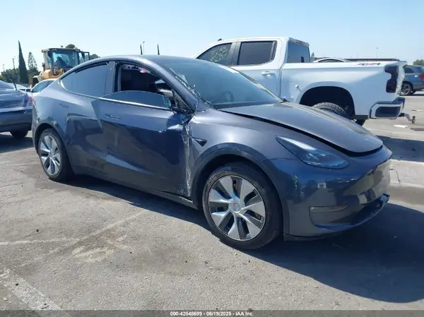 7SAYGDEE5NF557900 2022 TESLA MODEL Y - Image 1