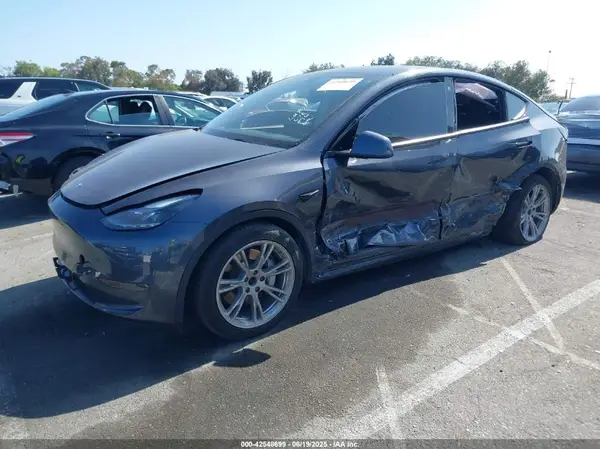 7SAYGDEE5NF557900 2022 TESLA MODEL Y - Image 2