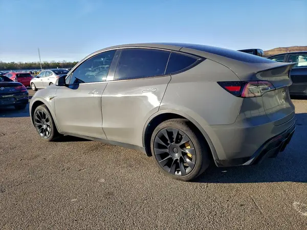 7SAYGDEE5NF562479 2022 TESLA MODEL Y - Image 2