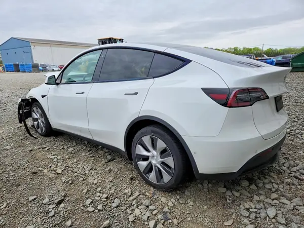 7SAYGDEE5NF563339 2022 TESLA MODEL Y - Image 2
