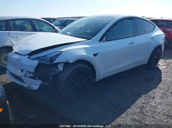 7SAYGDEE5NF565155 2022 TESLA MODEL Y - Image 2