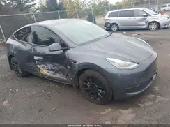 7SAYGDEE5PA033940 2023 TESLA MODEL Y