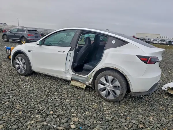7SAYGDEE5PA035445 2023 TESLA MODEL Y - Image 2