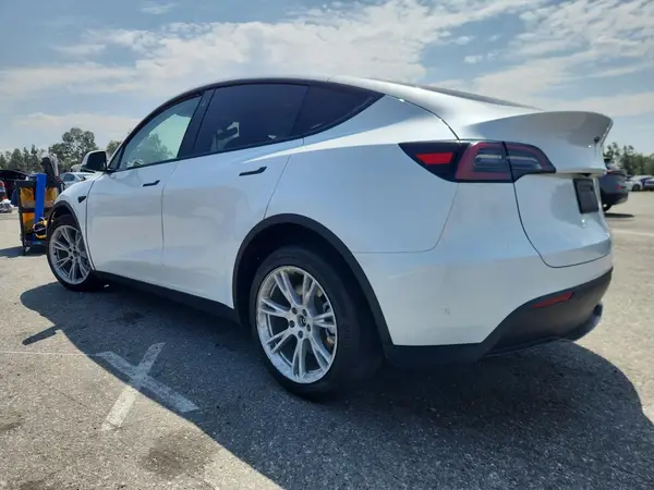 7SAYGDEE5PA036191 2023 TESLA MODEL Y - Image 2