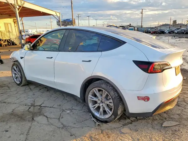 7SAYGDEE5PA040676 2023 TESLA MODEL Y - Image 2