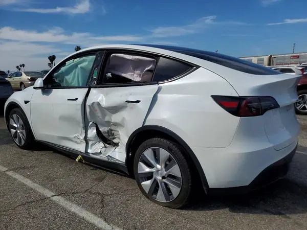 7SAYGDEE5PA043593 2023 TESLA MODEL Y - Image 2