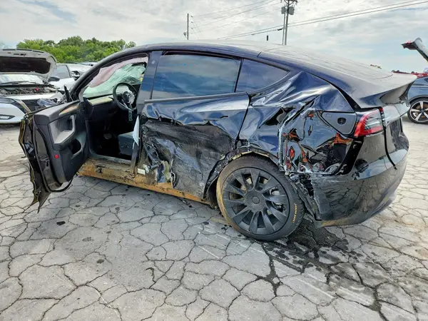 7SAYGDEE5PA044212 2023 TESLA MODEL Y - Image 2