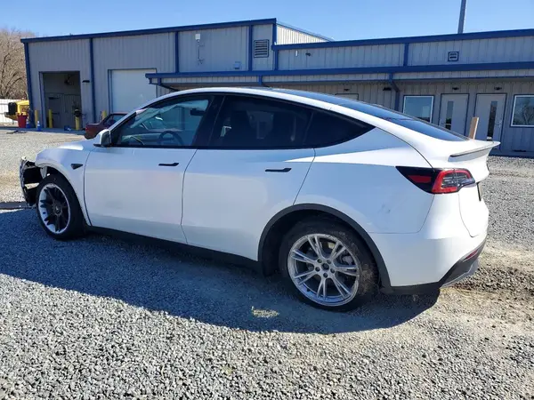 7SAYGDEE5PA059096 2023 TESLA MODEL Y - Image 2