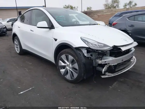 7SAYGDEE5PA063097 2023 TESLA MODEL Y - Image 1