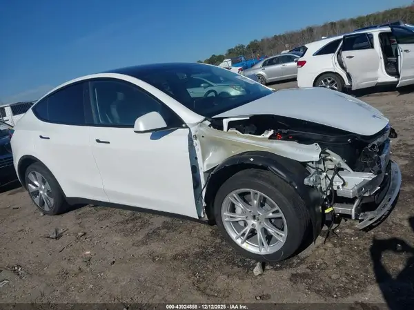 7SAYGDEE5PA064167 2023 TESLA MODEL Y - Image 1