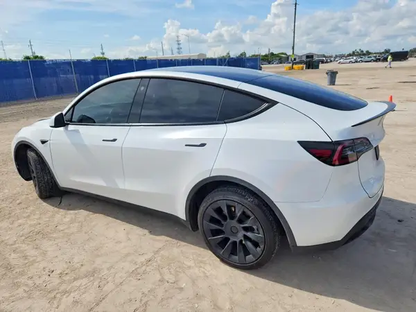 7SAYGDEE5PA092096 2023 TESLA MODEL Y - Image 2