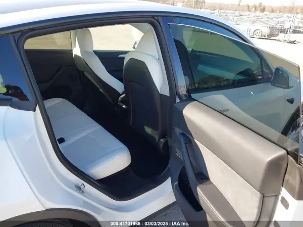 7SAYGDEE5PA094253 2023 TESLA MODEL Y - Image 8
