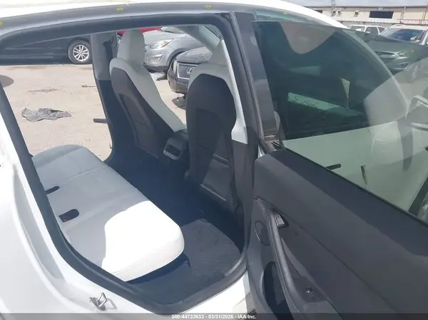 7SAYGDEE5PA107180 2023 TESLA MODEL Y - Image 8