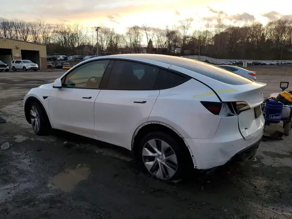 7SAYGDEE5PA110998 2023 TESLA MODEL Y - Image 2