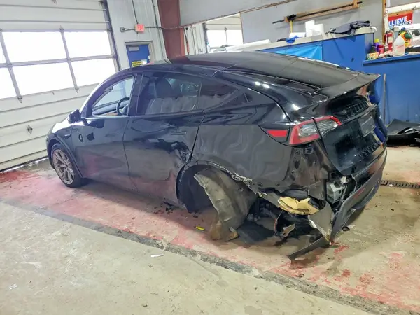 7SAYGDEE5PA114856 2023 TESLA MODEL Y - Image 2
