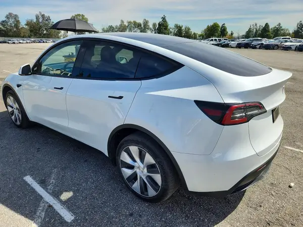 7SAYGDEE5PA156072 2023 TESLA MODEL Y - Image 2