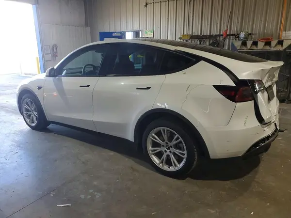 7SAYGDEE5PA157738 2023 TESLA MODEL Y - Image 2