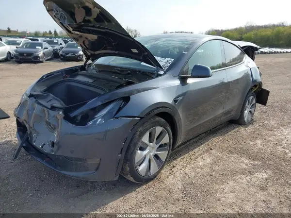 7SAYGDEE5PA200040 2023 TESLA MODEL Y - Image 2