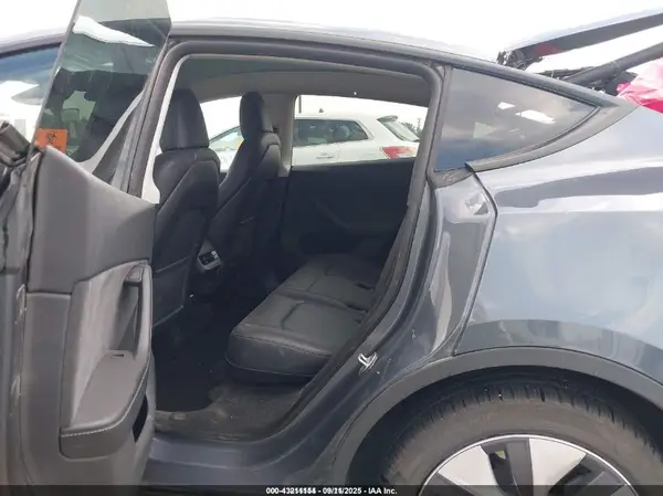 7SAYGDEE5PA208753 2023 TESLA MODEL Y - Image 8
